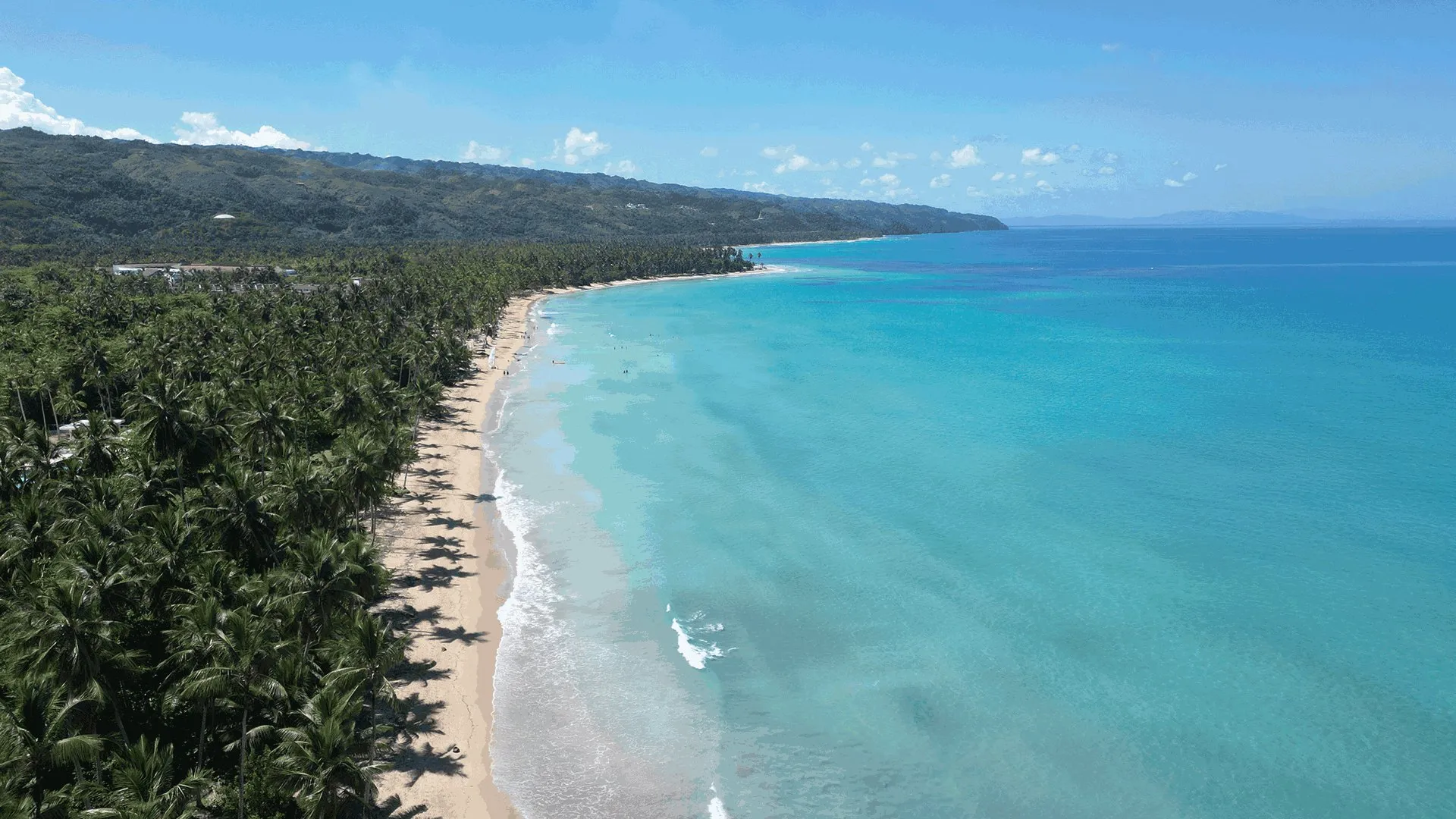 La amplia curva de Playa Cosón